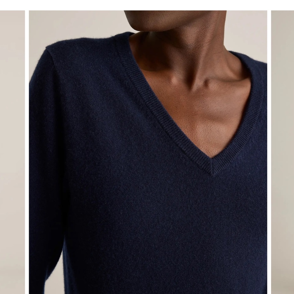 Quince Mongolian Cashmere V-Neck Sweater-True Navy - Picture 3 of 4